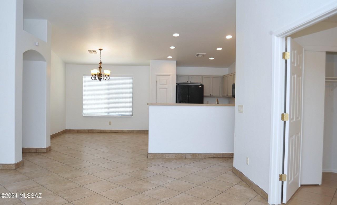 2851 E Paseo La Tierra Buena - Photo 5 of 33