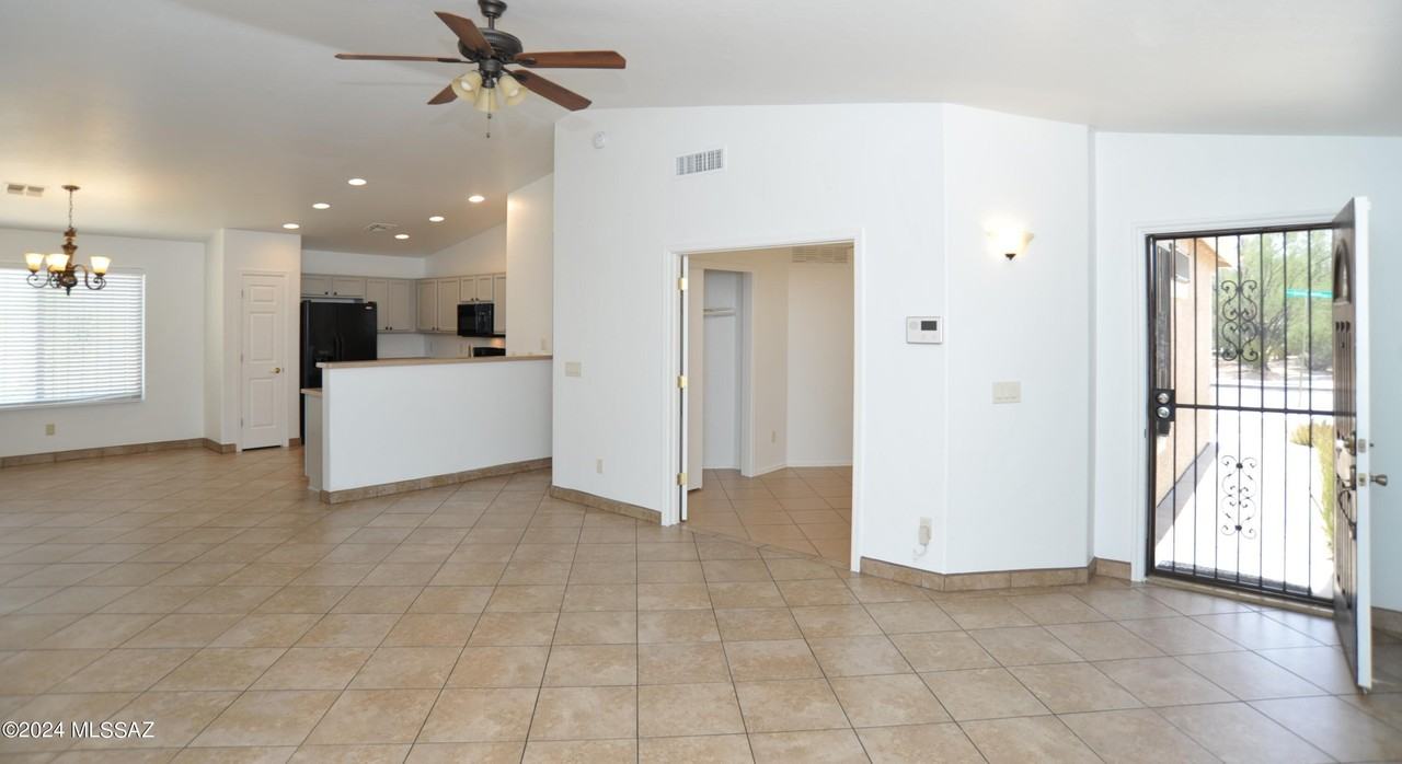 2851 E Paseo La Tierra Buena - Photo 6 of 33
