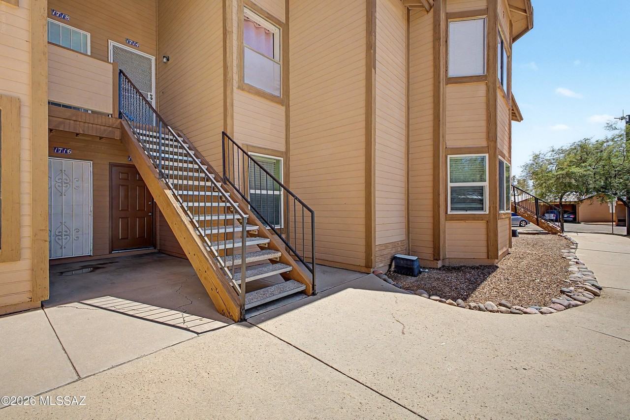 1712 W Park Wood Ln #180 - Photo 3 of 36