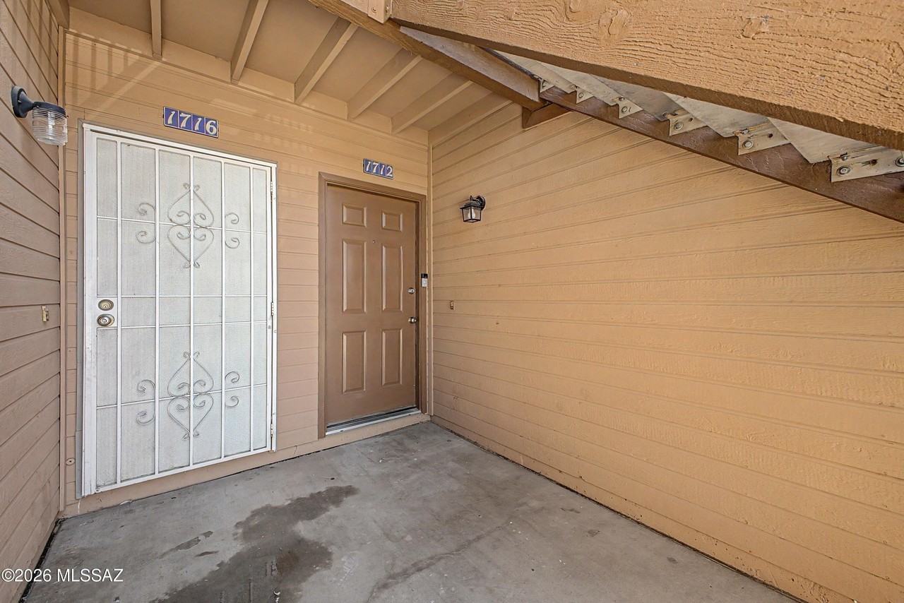 1712 W Park Wood Ln #180 - Photo 5 of 36