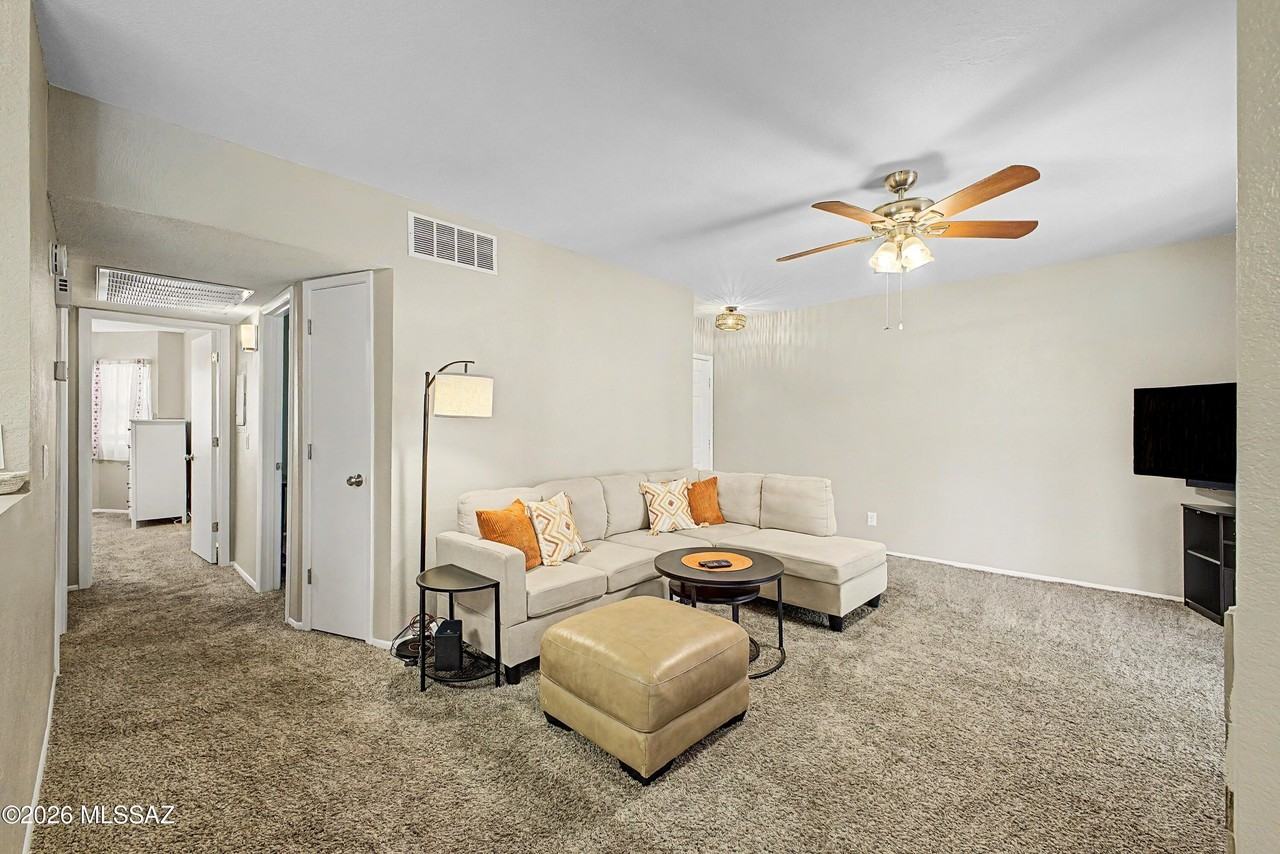 1712 W Park Wood Ln #180 - Photo 7 of 36