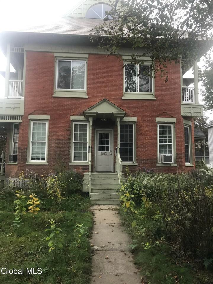 441 Glen St