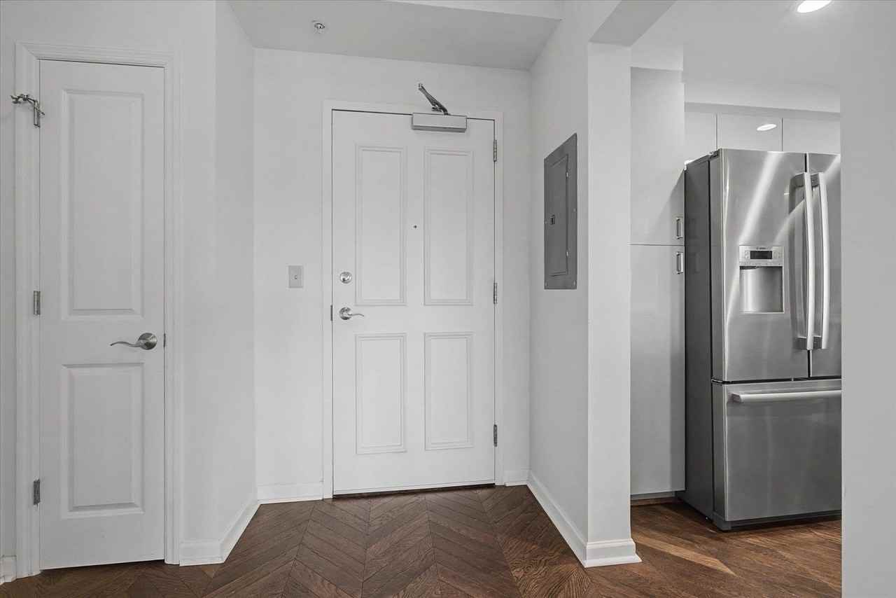 121 N Monroe St #1206 - Photo 4 of 26