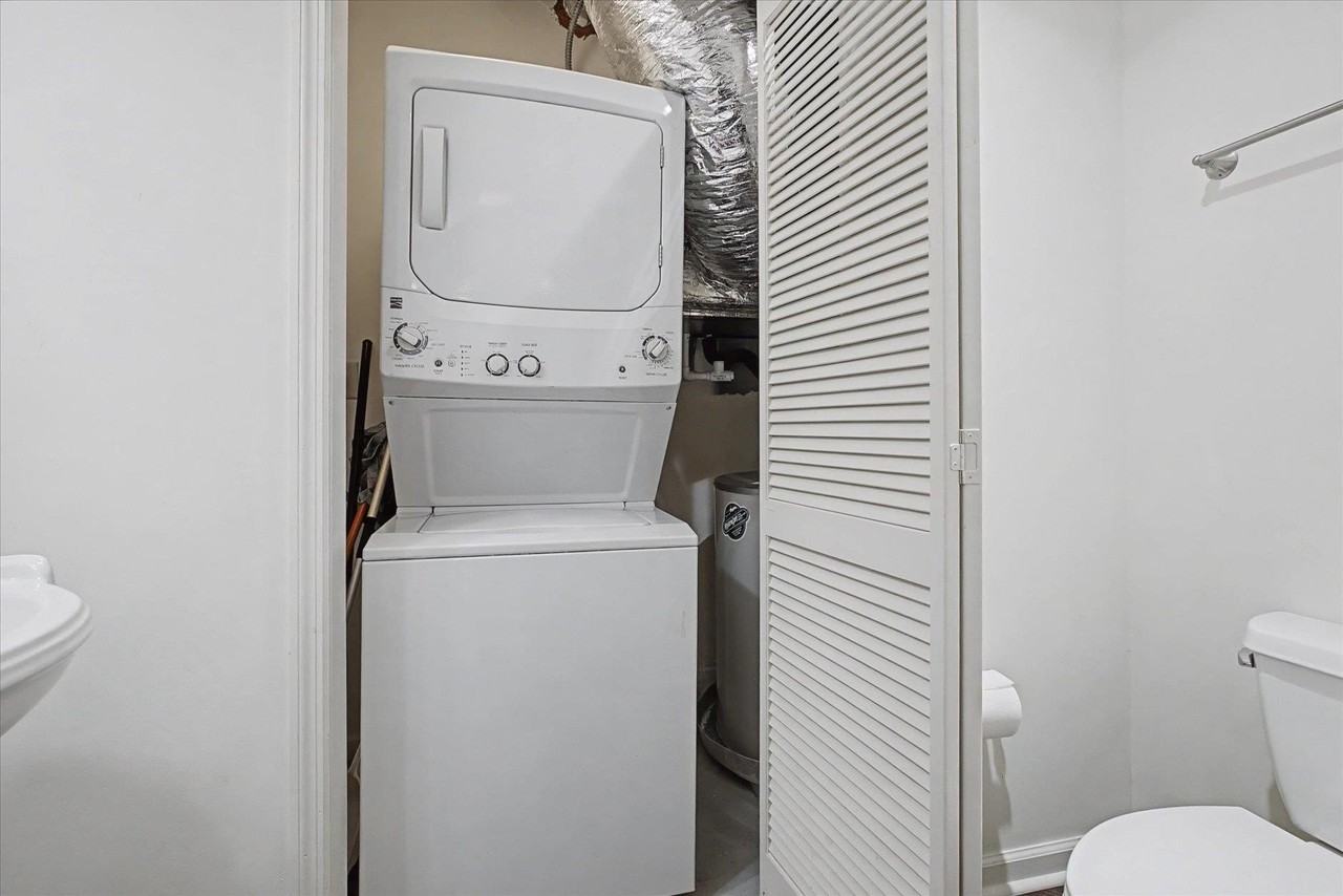 121 N Monroe St #1206 - Photo 6 of 26