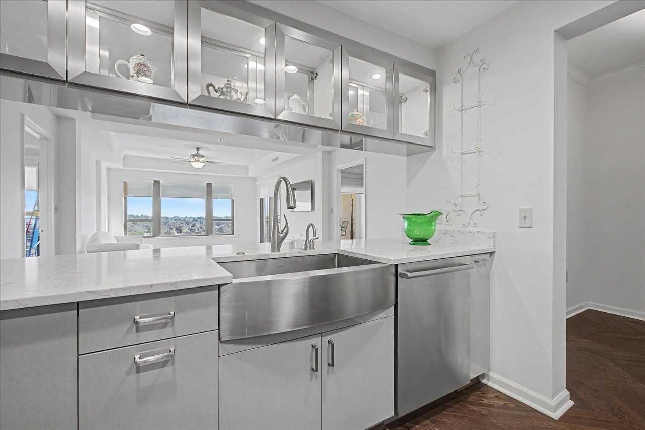 121 N Monroe St #1206 - Photo 7 of 26