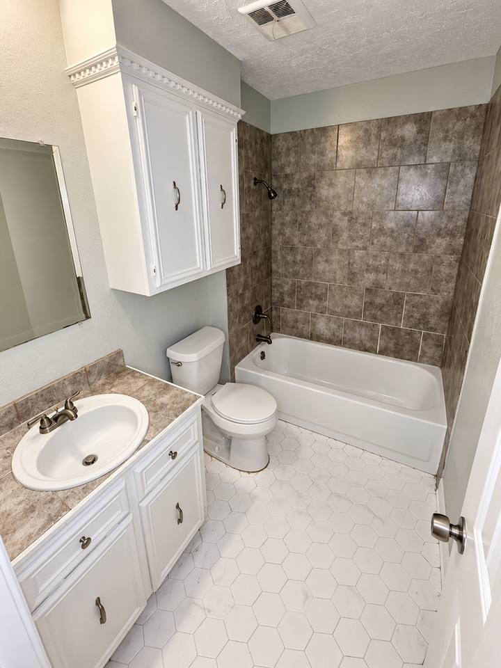 1426 Tracewood Dr - Photo 5 of 14