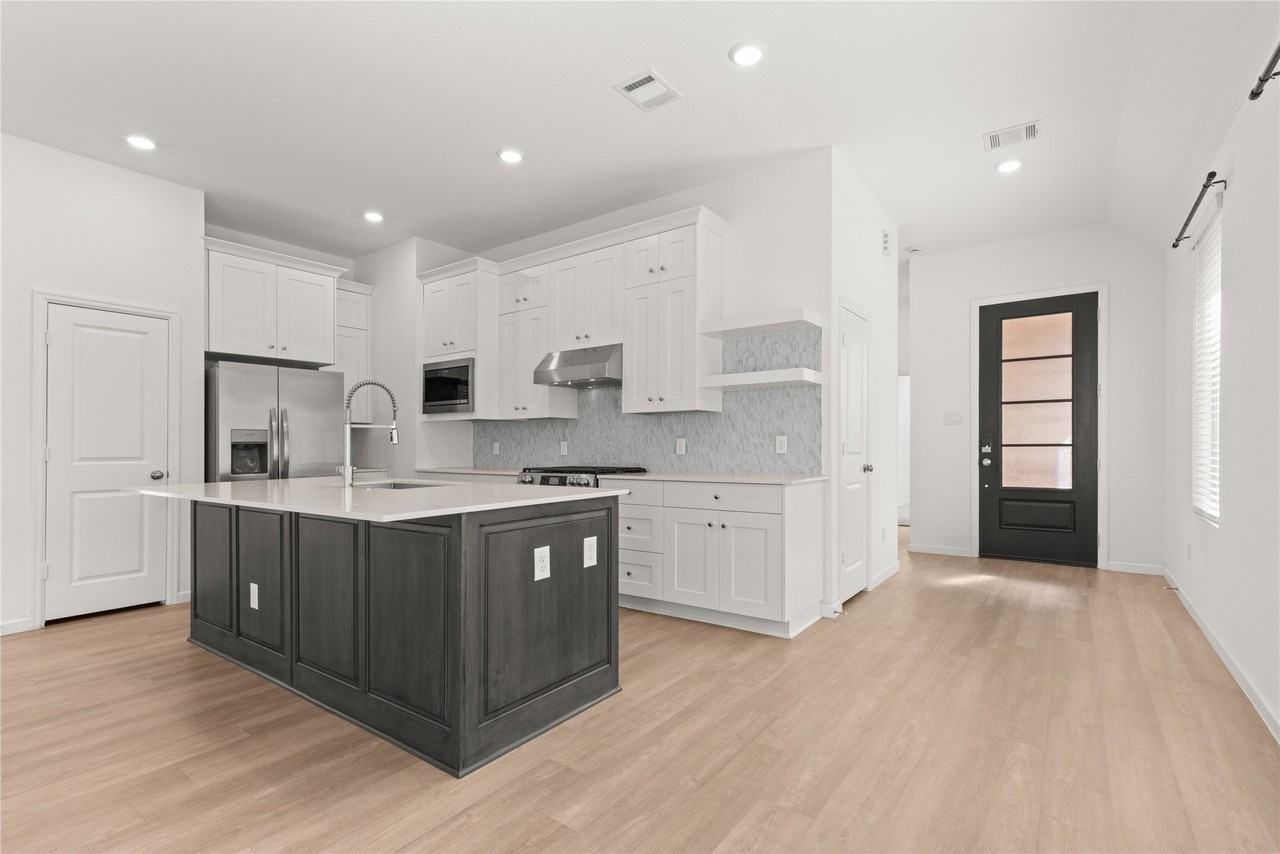 4241 Waterlily Spring Way - Photo 7 of 39