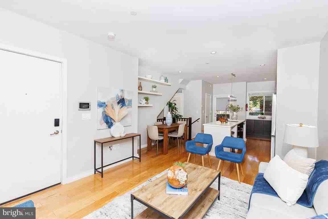 1034 Otis St Ne #101 - Photo 5 of 31