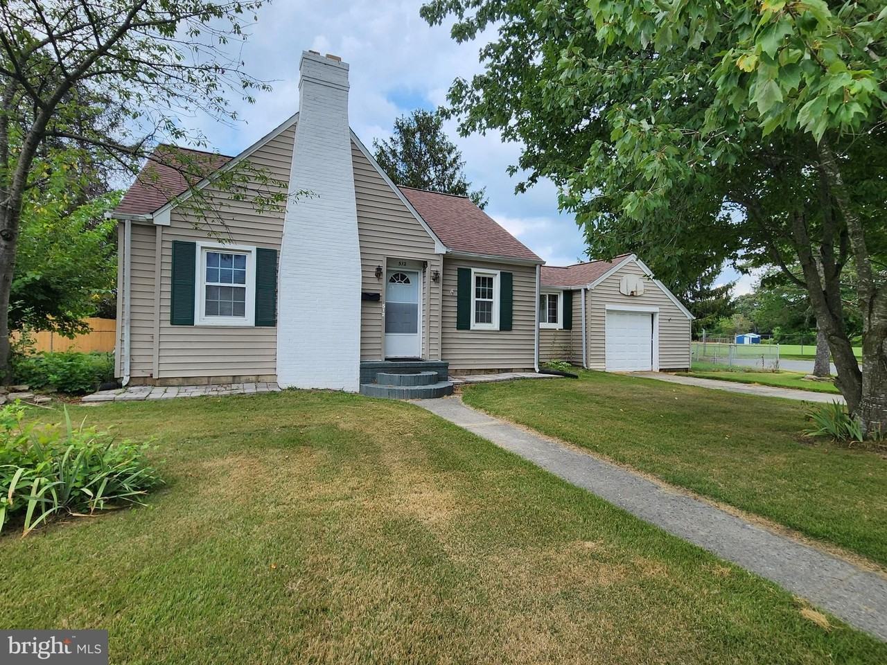 512 State St - Photo 2 of 34