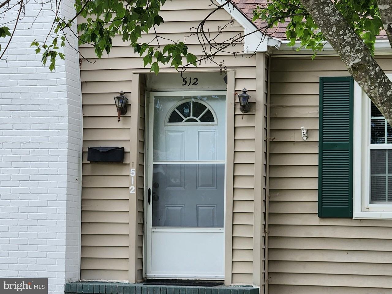 512 State St - Photo 4 of 34
