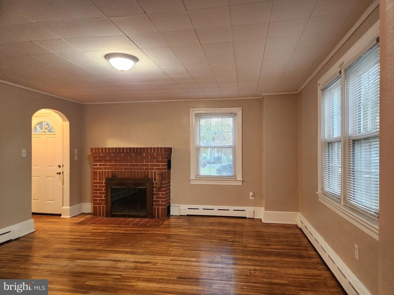 512 State St - Photo 5 of 34