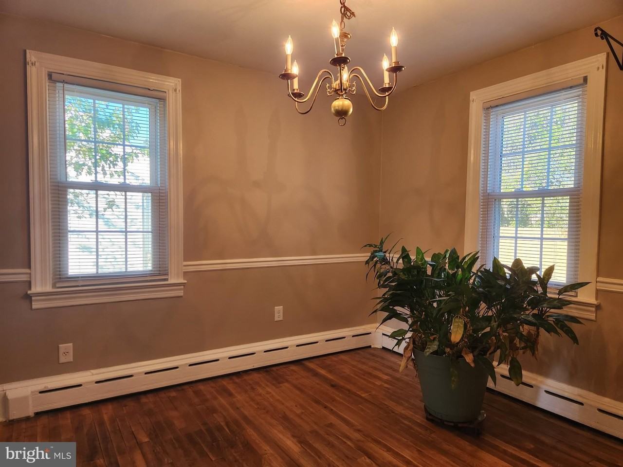 512 State St - Photo 7 of 34