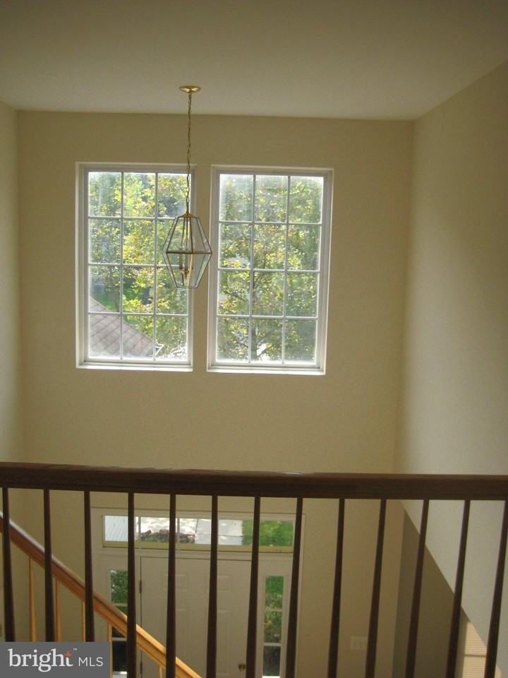 212 Patriots Way - Photo 4 of 32