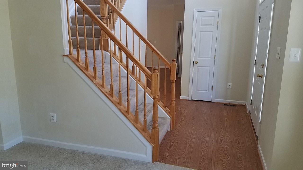 212 Patriots Way - Photo 6 of 32