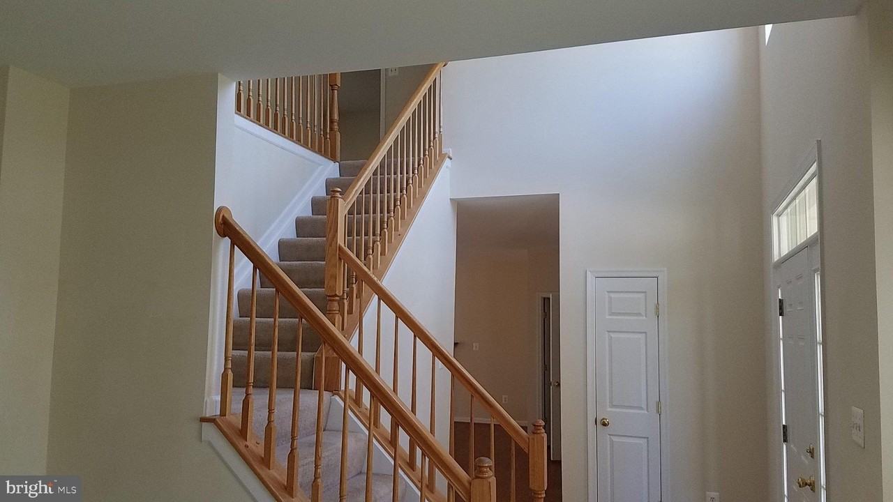 212 Patriots Way - Photo 7 of 32