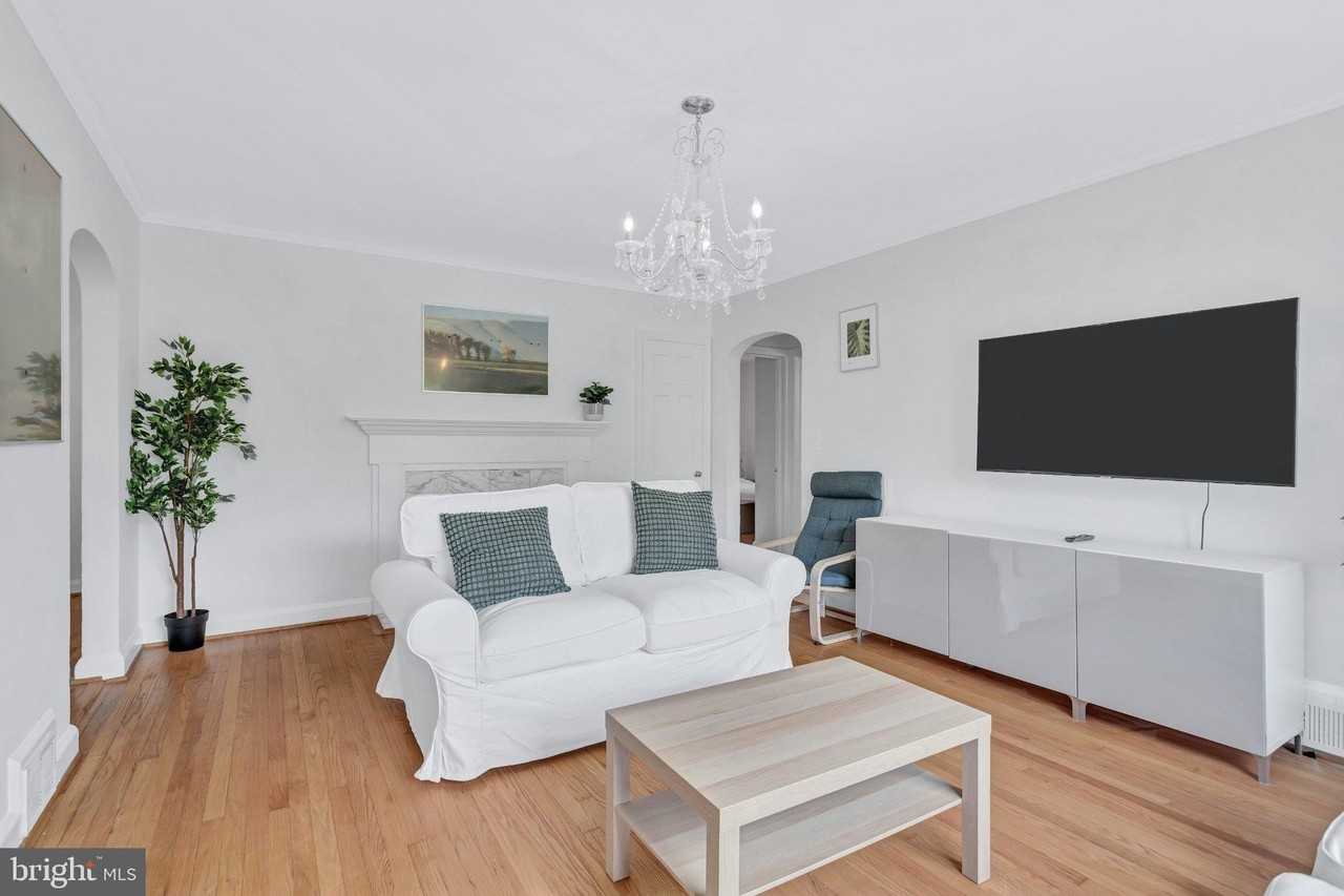 744 Silver Spring Ave - Photo 4 of 33