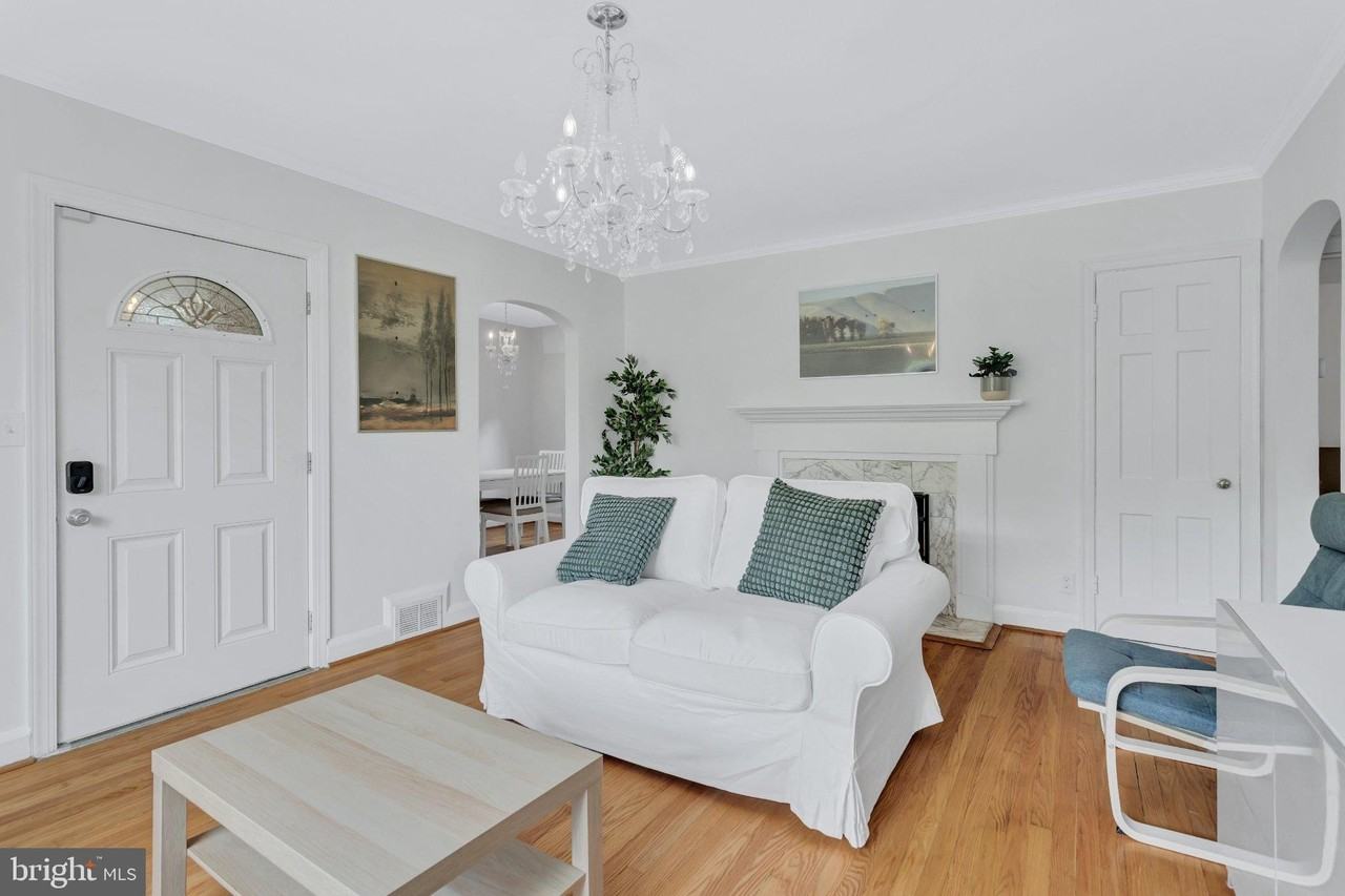 744 Silver Spring Ave - Photo 5 of 33