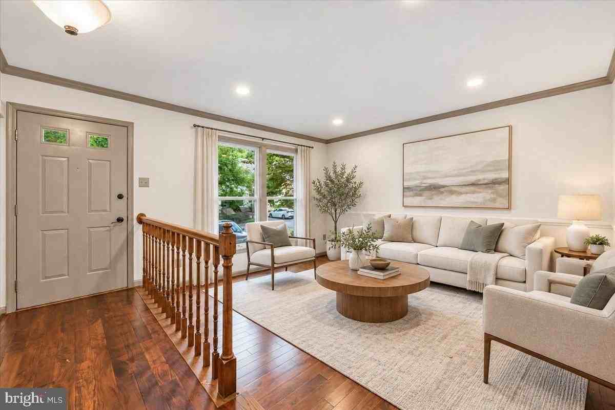 13630 Cedar Creek Ln - Photo 4 of 31