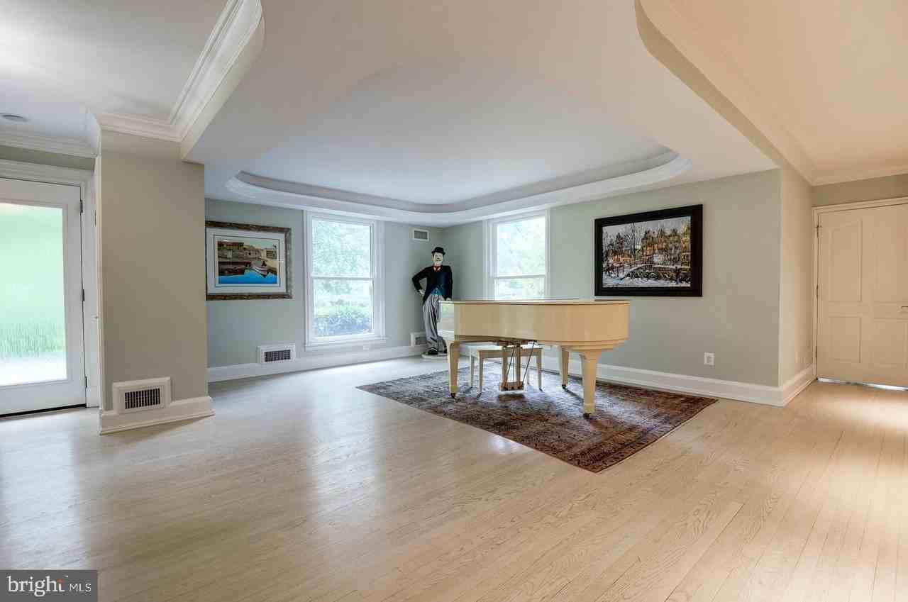 11501 Skipwith Ln - Photo 5 of 50