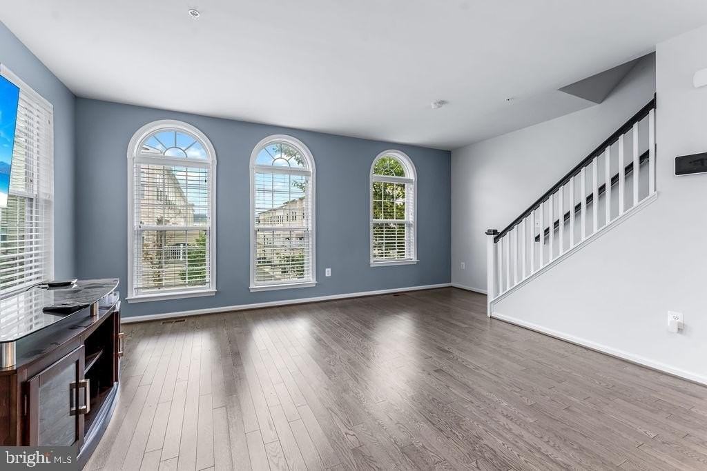 10716 Eastland Cir - Photo 5 of 37