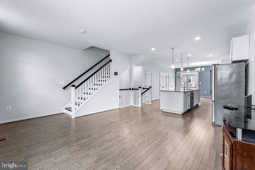 10716 Eastland Cir - Photo 7 of 37