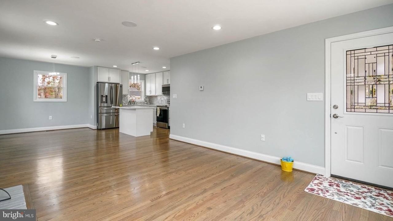 8218 Bock Rd - Photo 4 of 29