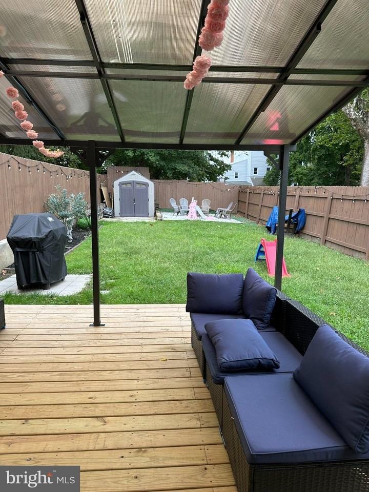 123 Pearl St - Photo 4 of 36