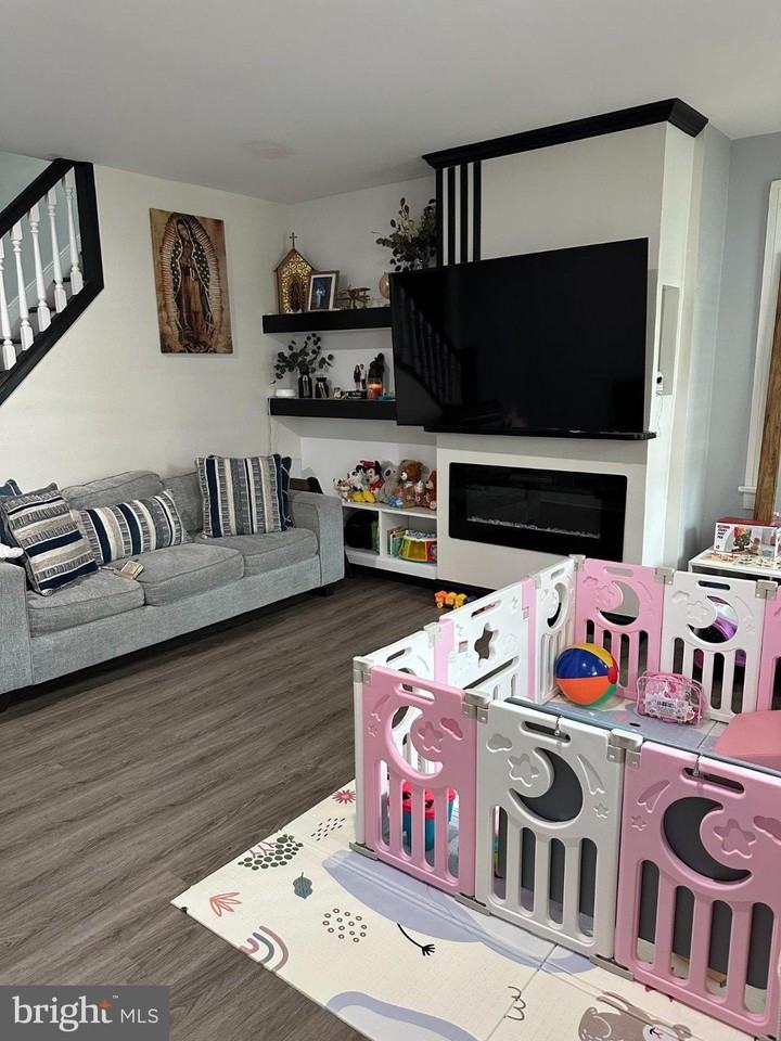 123 Pearl St - Photo 6 of 36