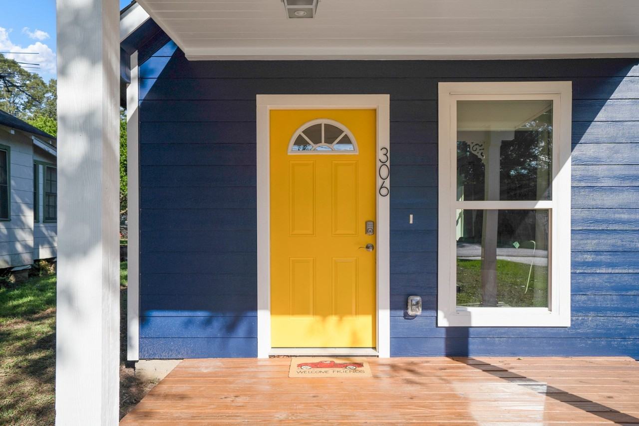 306 Foster St - Photo 3 of 44