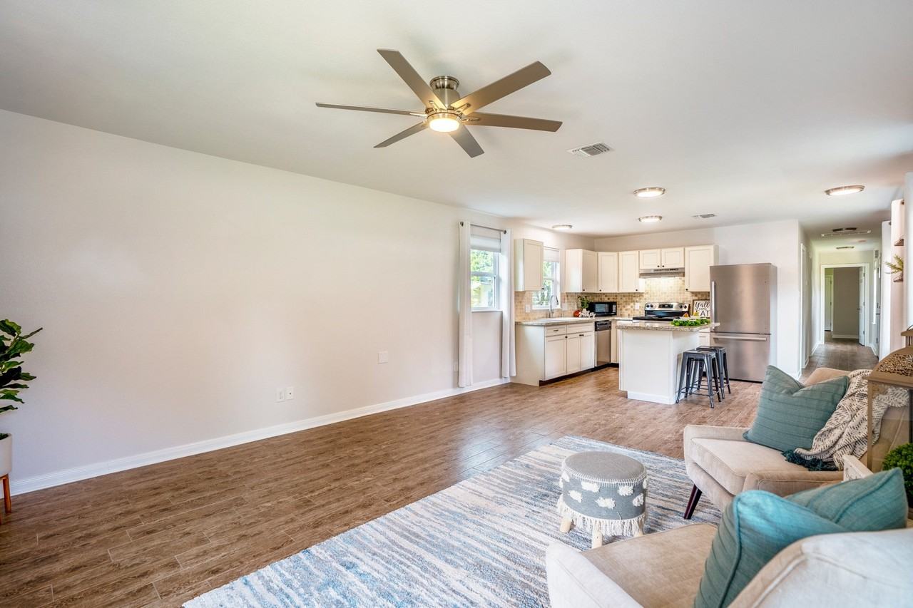306 Foster St - Photo 6 of 44
