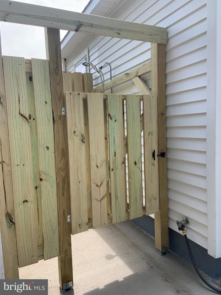 139 Oregon Ave - Photo 4 of 16