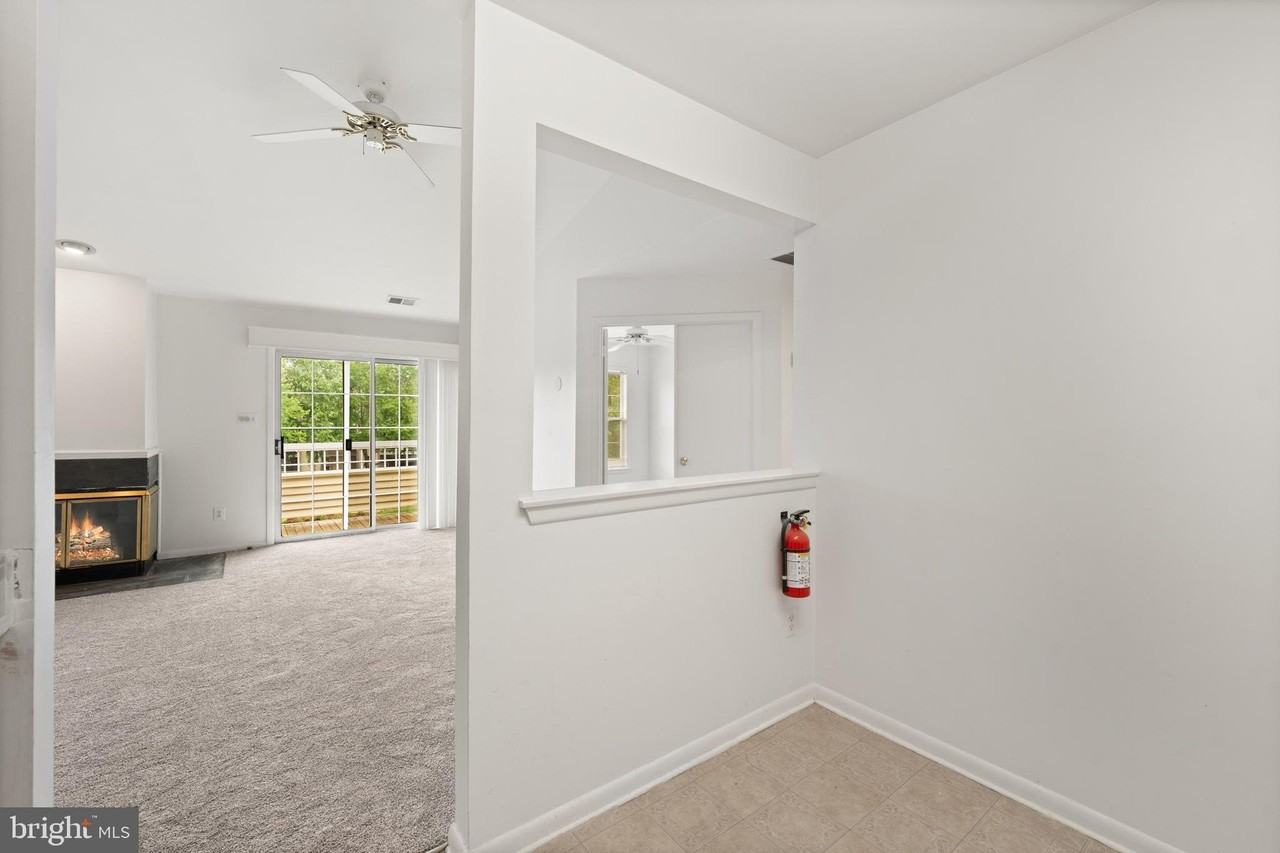 104 Heritage Blvd #9 - Photo 6 of 25