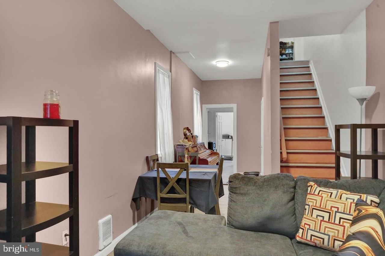 833 Green St - Photo 3 of 18