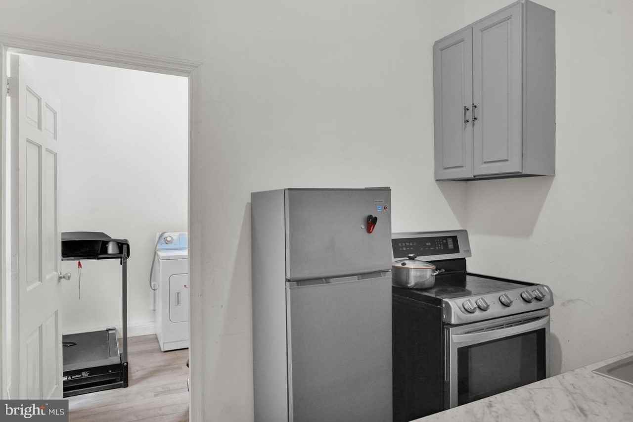 833 Green St - Photo 6 of 18