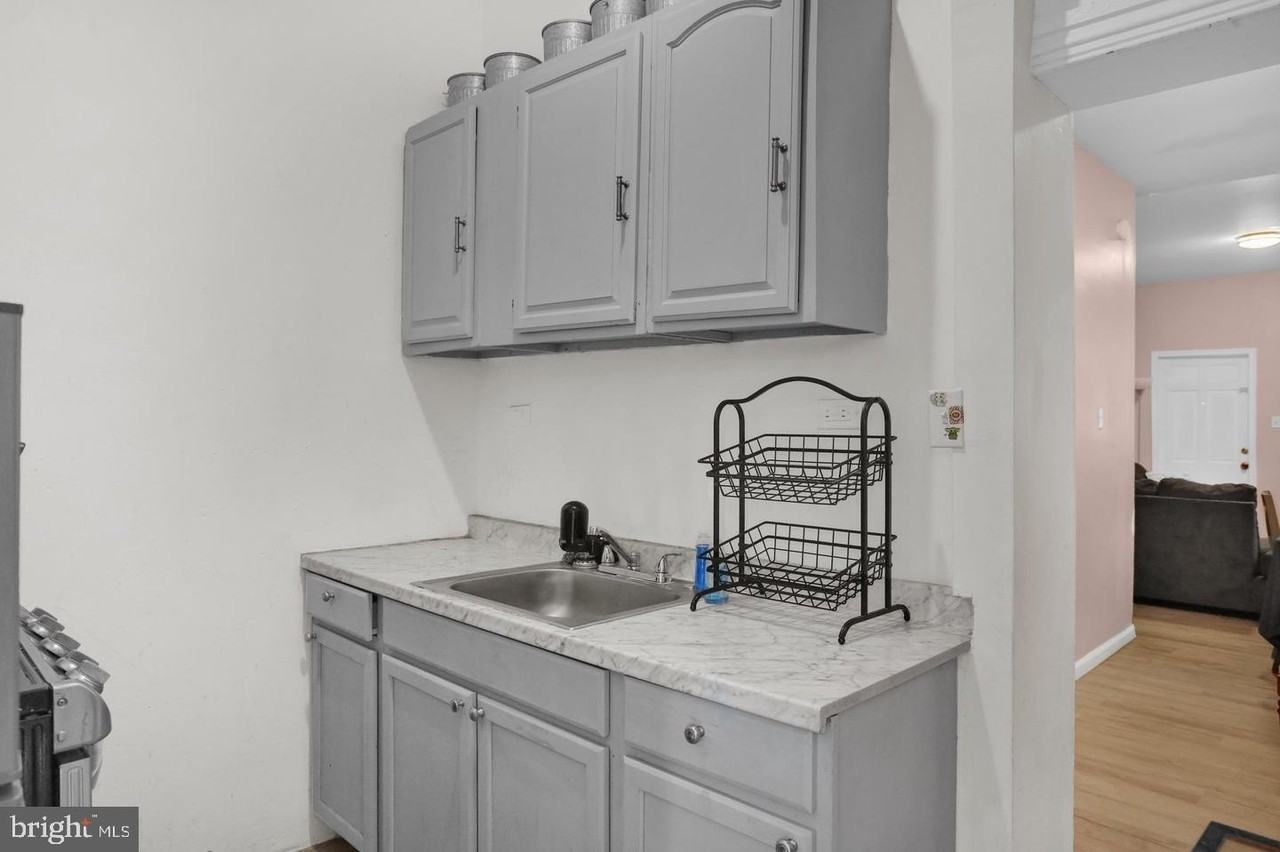 833 Green St - Photo 7 of 18