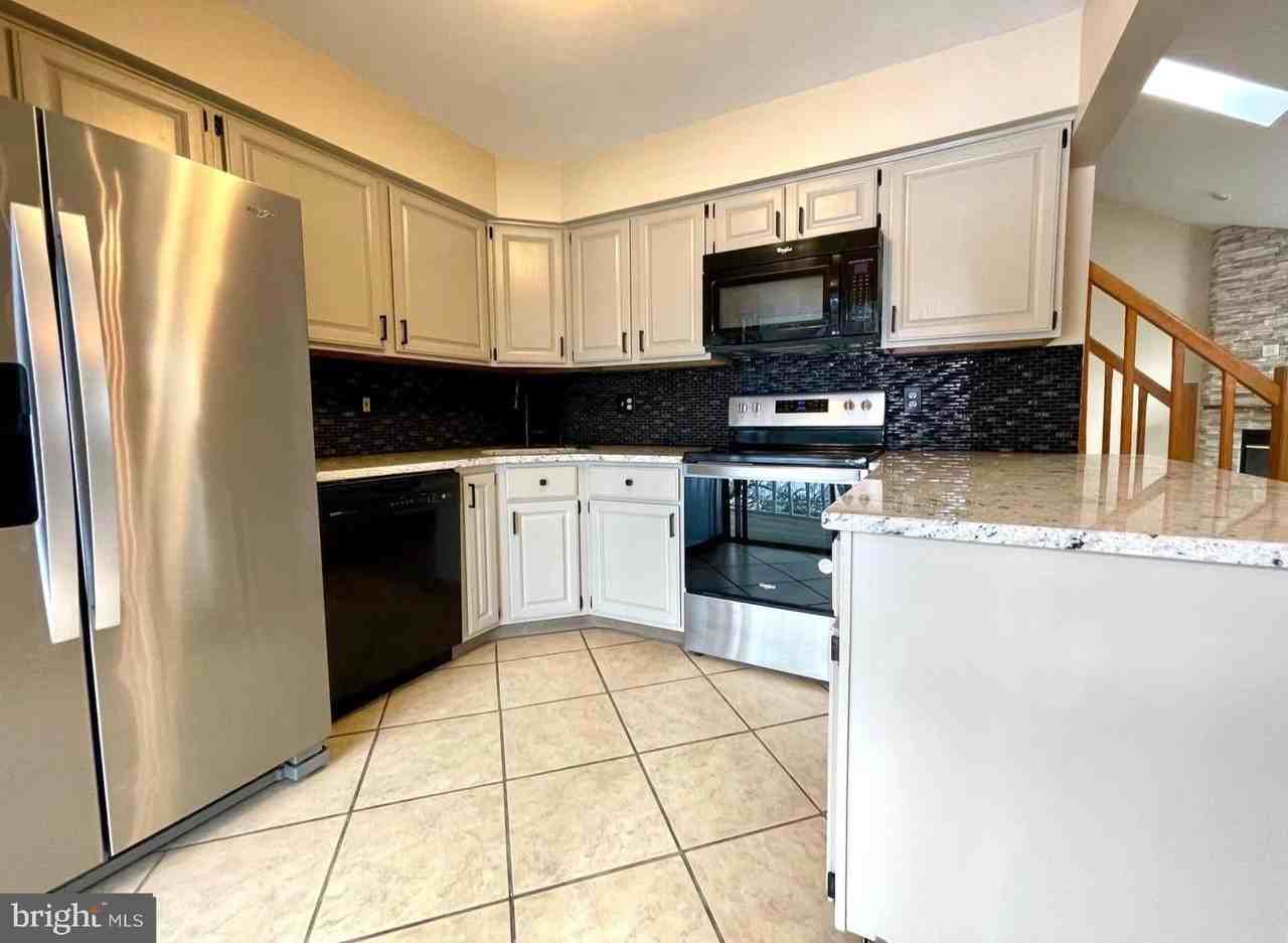102 Grand Blvd #2 - Photo 3 of 27