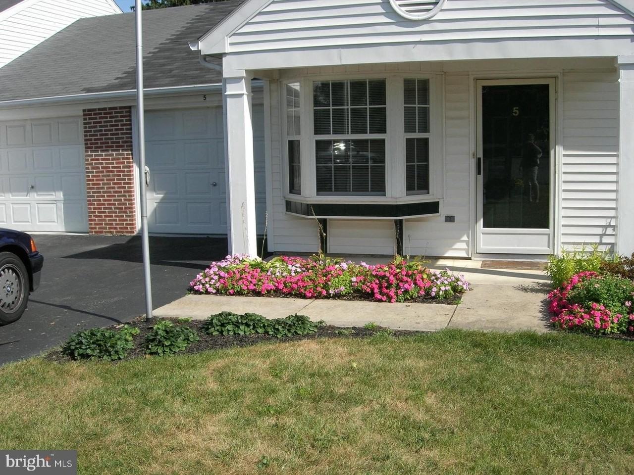 5 Fieldcrest Dr - Photo 2 of 50