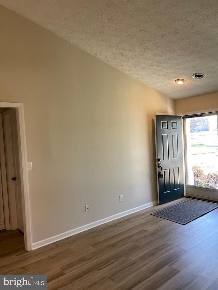 5 Fieldcrest Dr - Photo 4 of 50