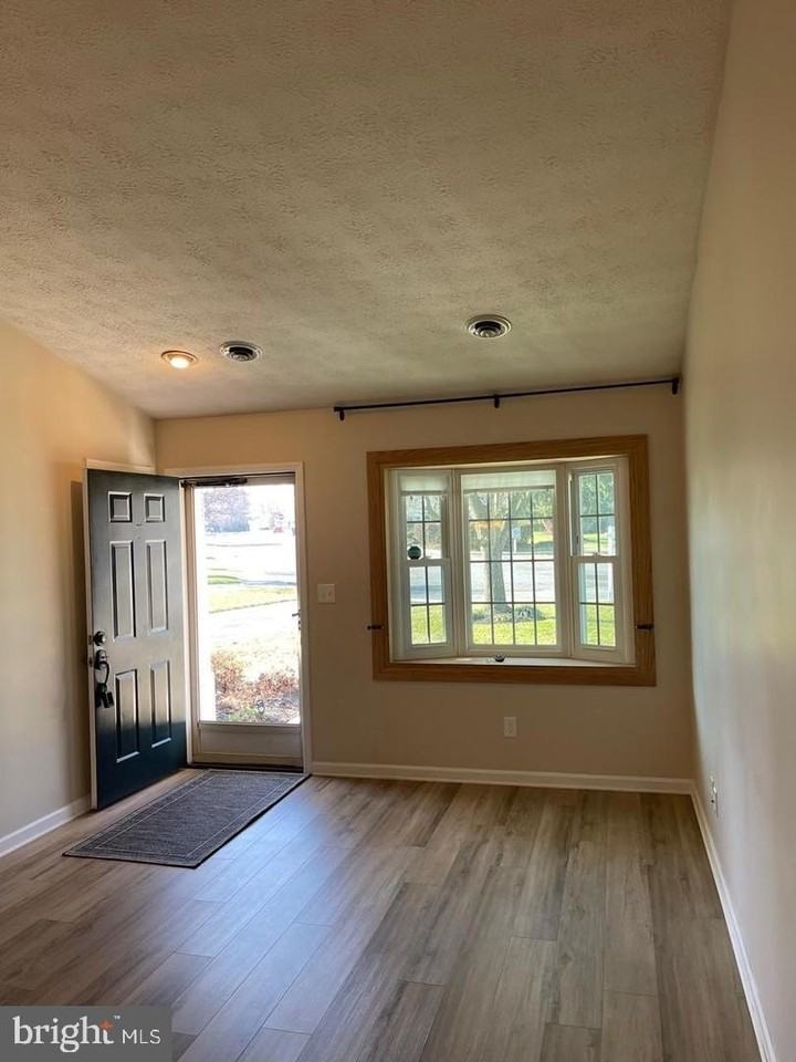 5 Fieldcrest Dr - Photo 5 of 50