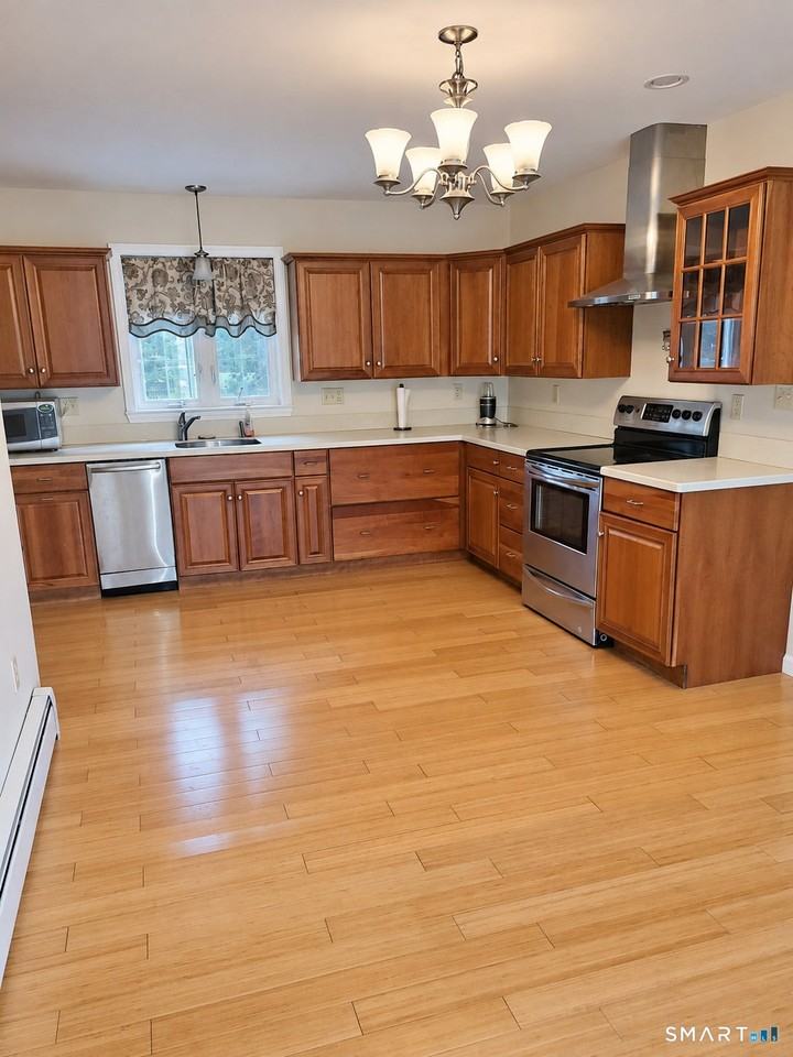 271 Vineyard Ave - Photo 2 of 13