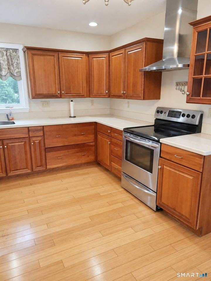 271 Vineyard Ave - Photo 3 of 13