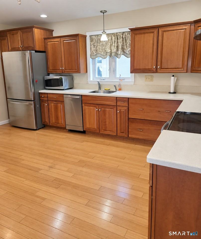 271 Vineyard Ave - Photo 4 of 13
