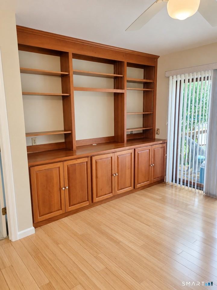 271 Vineyard Ave - Photo 6 of 13