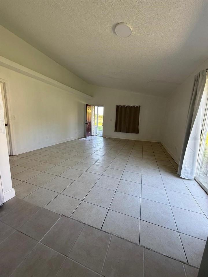 641 Conroy St - Photo 2 of 9