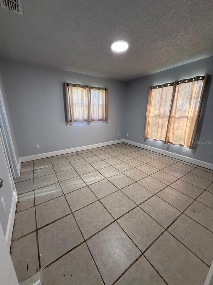 641 Conroy St - Photo 3 of 9