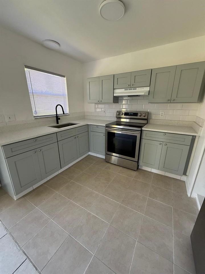 641 Conroy St - Photo 4 of 9
