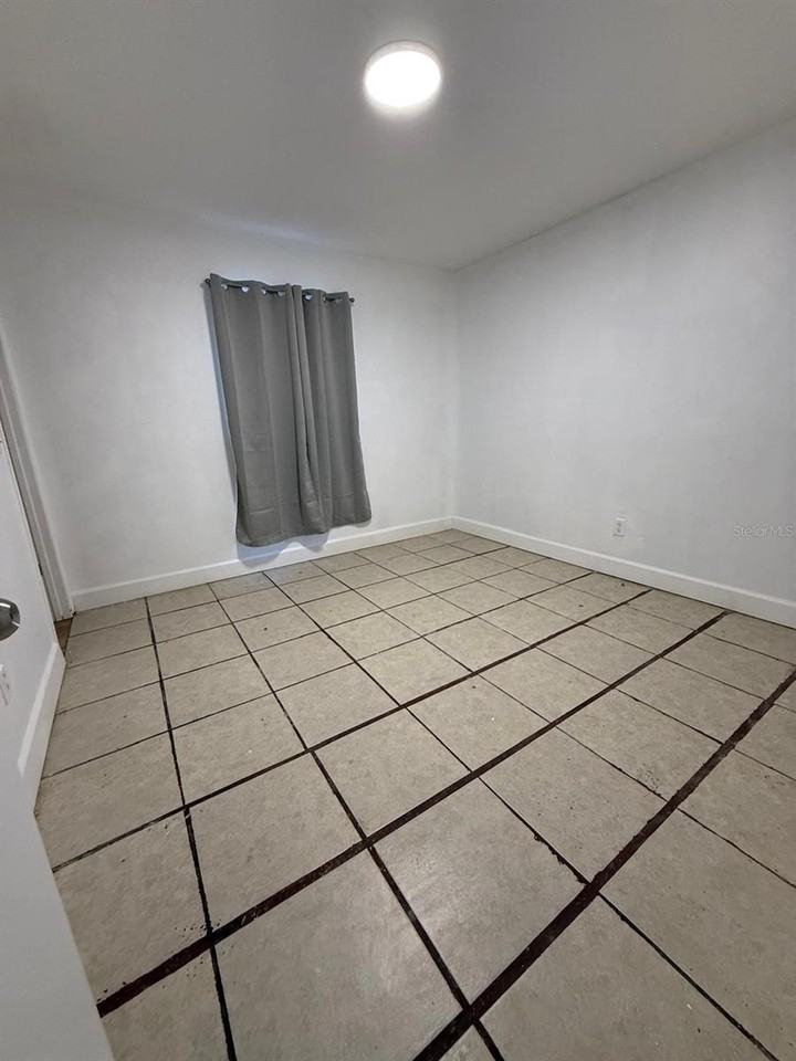 641 Conroy St - Photo 5 of 9