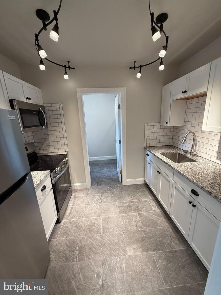 63 King St #4 - Photo 3 of 13