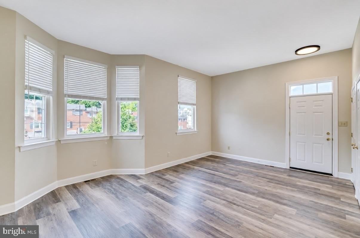 342 W 5th Ave - Photo 4 of 30