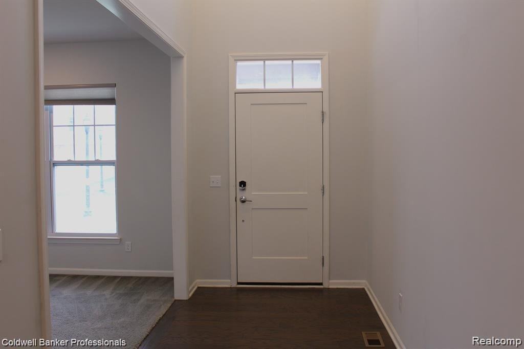 48372 Fieldstone Dr - Photo 3 of 31